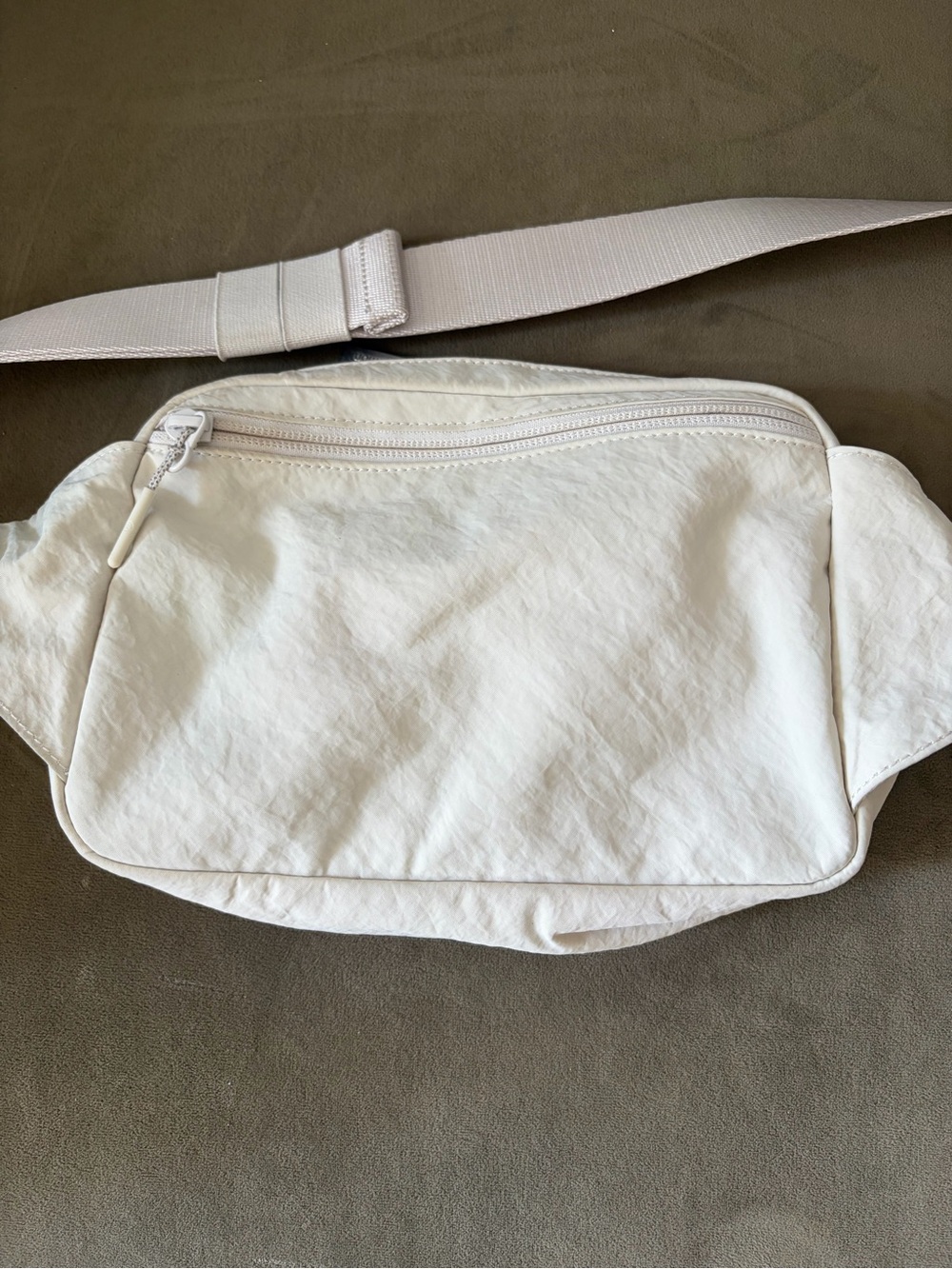 lululemon athletica Everywhere Belt Bag - Light Ivory with Silver Hardware - Picture 5 of 8